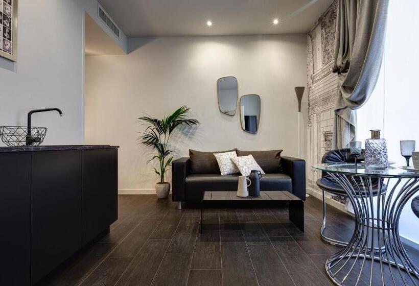 דירת חדר, Intown Luxury House