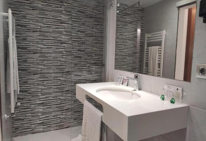 اتاق استاندارد, Les 7 Claus