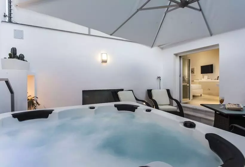 سوییت لوکس, Magi House Relais