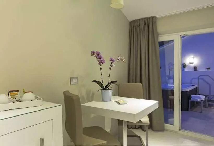 سوییت لوکس, Magi House Relais
