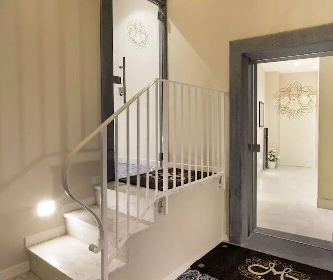سوییت لوکس, Magi House Relais