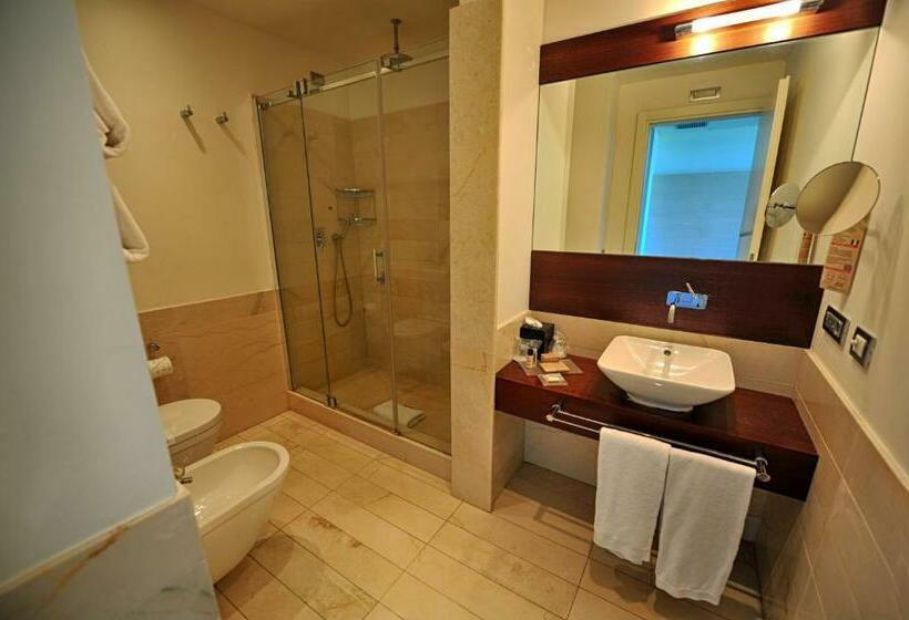 اتاق سوپریور, Pisa Tower Plaza