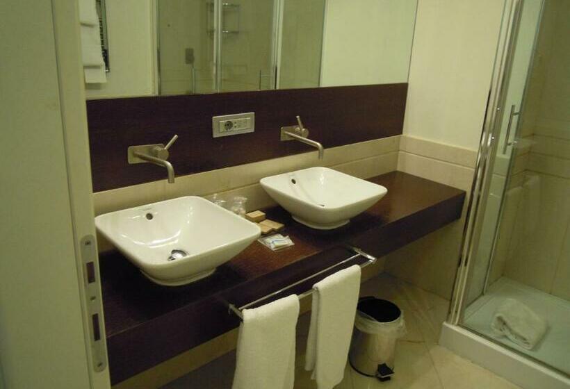 اتاق سوپریور, Pisa Tower Plaza