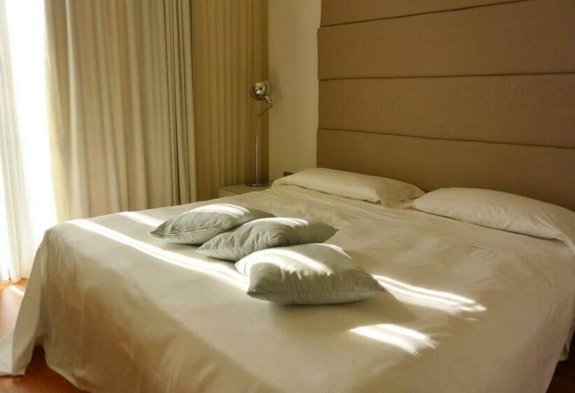 سوییت جونیور, Pisa Tower Plaza