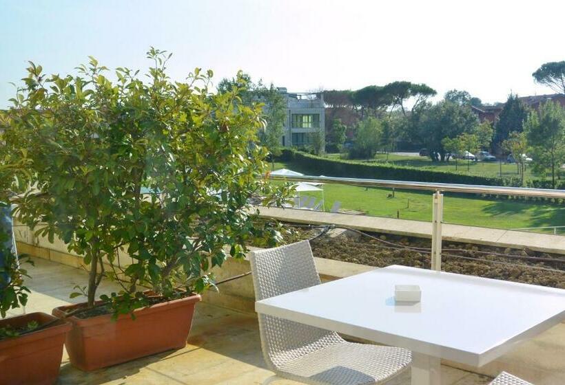 سوییت جونیور, Pisa Tower Plaza