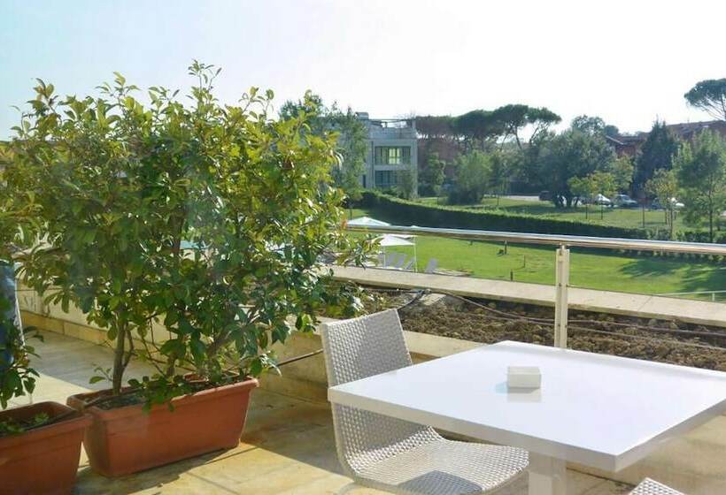 سوییت جونیور, Pisa Tower Plaza