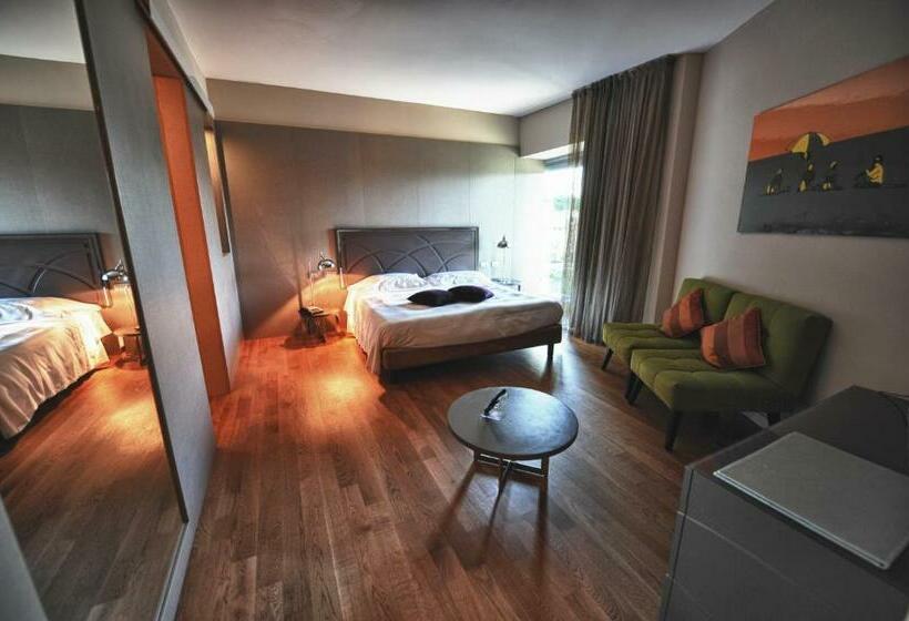 سوییت, Pisa Tower Plaza