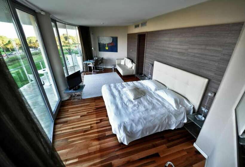 سوییت, Pisa Tower Plaza