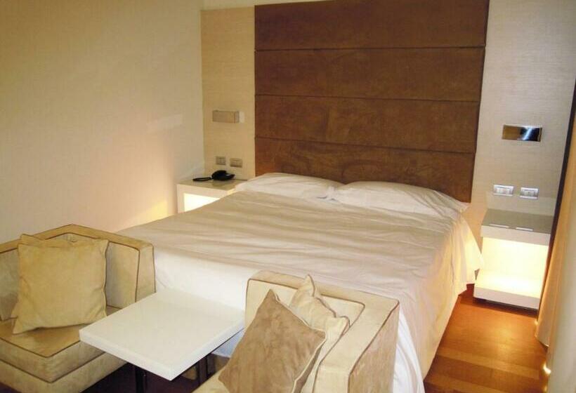 اتاق استاندارد, Pisa Tower Plaza