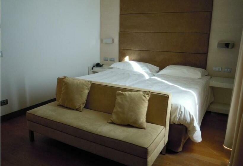 اتاق استاندارد, Pisa Tower Plaza