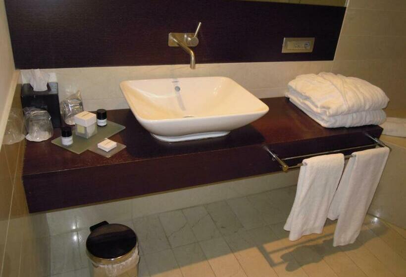 اتاق استاندارد, Pisa Tower Plaza