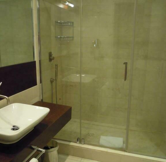 اتاق استاندارد, Pisa Tower Plaza