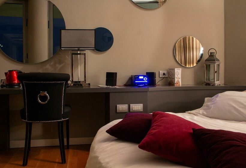 اتاق استاندارد, Pisa Tower Plaza