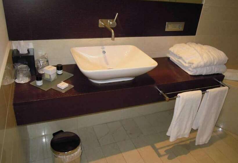 اتاق استاندارد, Pisa Tower Plaza