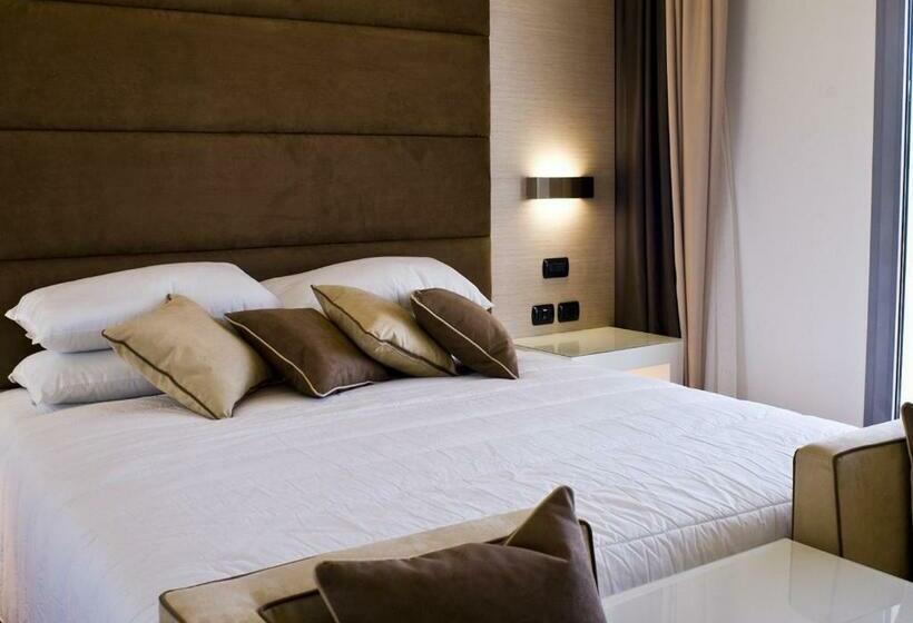 اتاق اکونومی, Pisa Tower Plaza