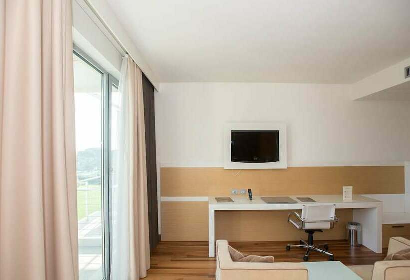 اتاق اکونومی, Pisa Tower Plaza