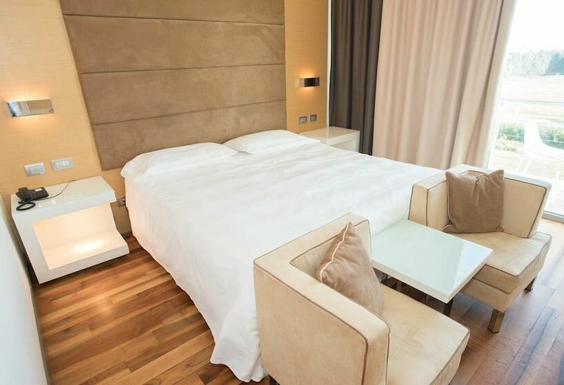 اتاق اکونومی, Pisa Tower Plaza