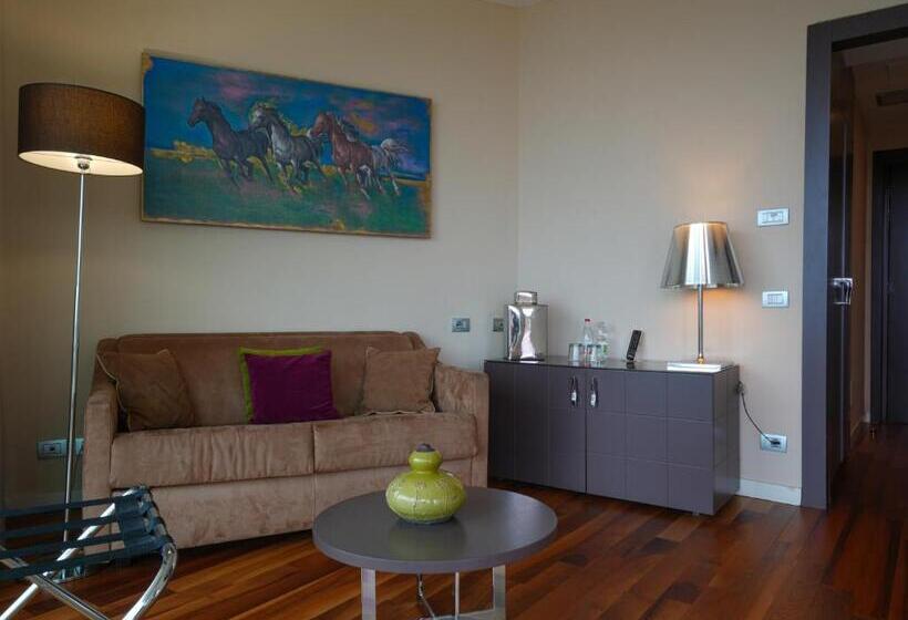 سوییت, Pisa Tower Plaza