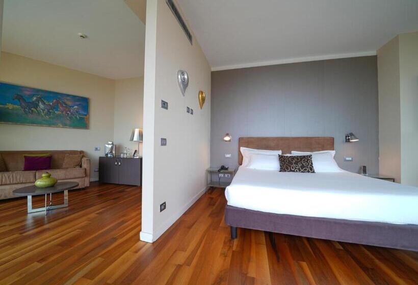 سوییت, Pisa Tower Plaza