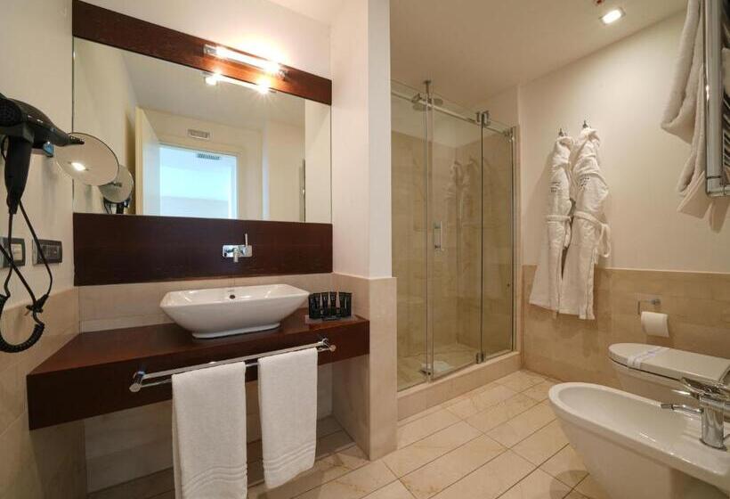 اتاق استاندارد, Pisa Tower Plaza