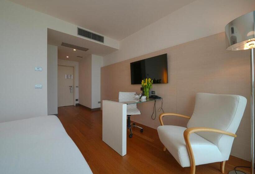 اتاق استاندارد, Pisa Tower Plaza