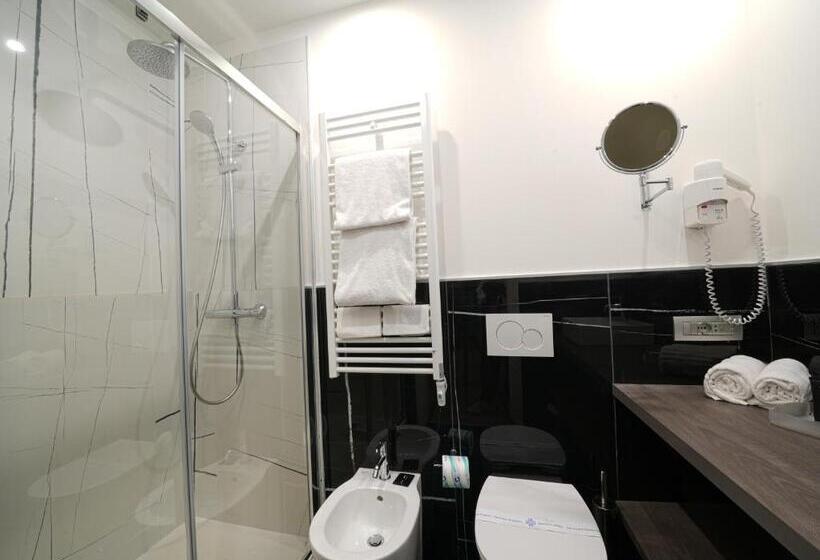 اتاق اکونومی, Pisa Tower Plaza