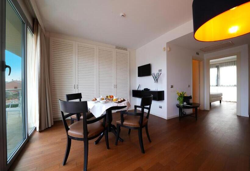 اتاق خانوادگی, Pisa Tower Plaza