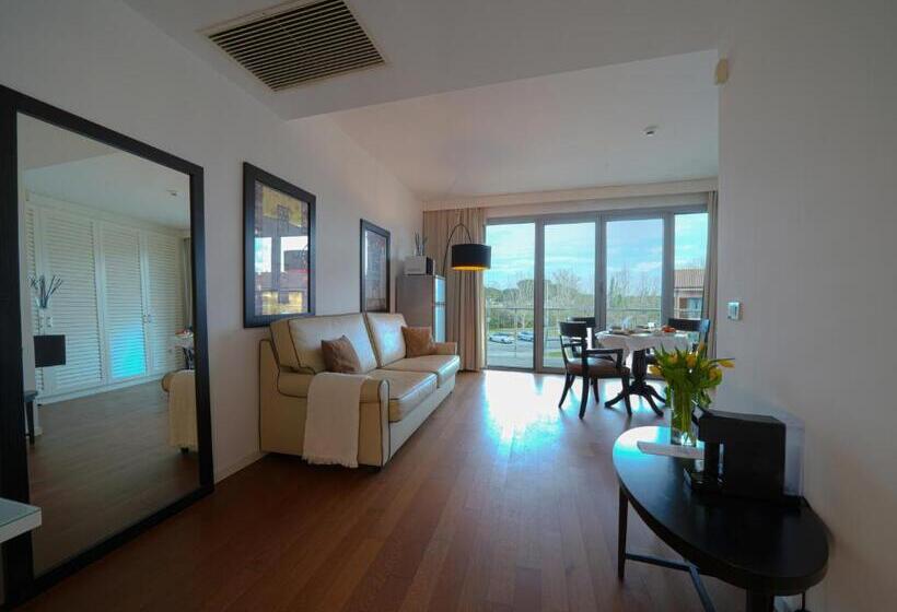 اتاق خانوادگی, Pisa Tower Plaza