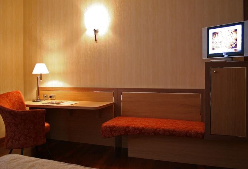 スタンダードルーム, Poli