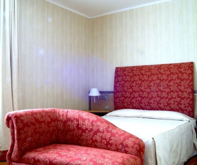 スタンダード４人部屋, Poli