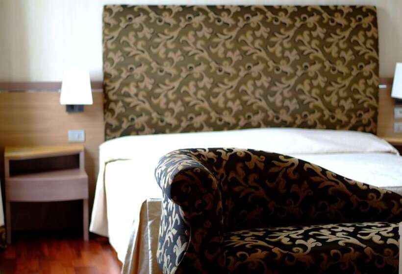 スーペリアールーム, Poli