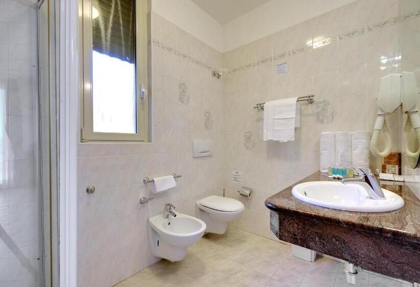 اتاق استاندارد سه نفره, Residence Zust