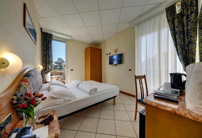 اتاق استاندارد چهار تخته, Residence Zust