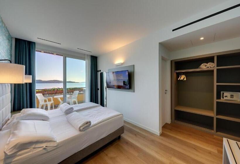 Superior room with lake view, Residence Zust