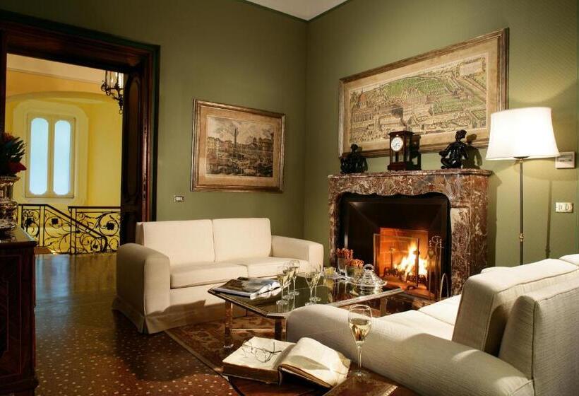 سوییت لوکس, Villa Spalletti Trivelli