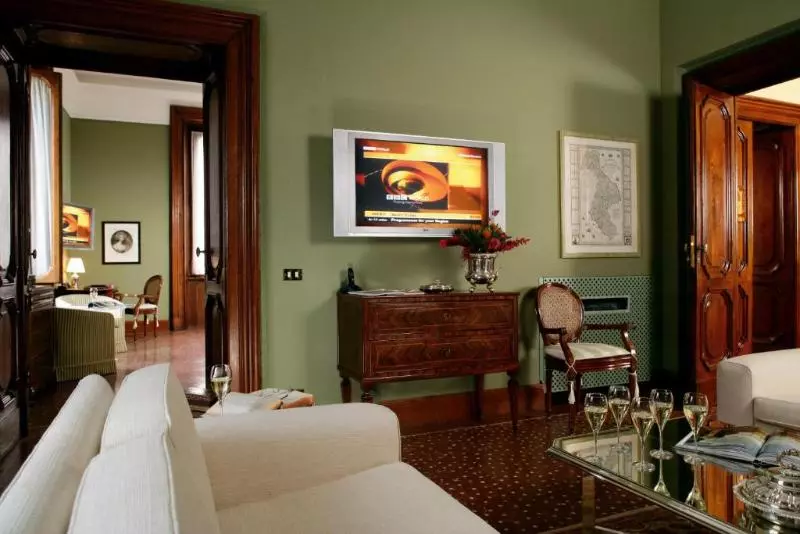 سوییت لوکس, Villa Spalletti Trivelli