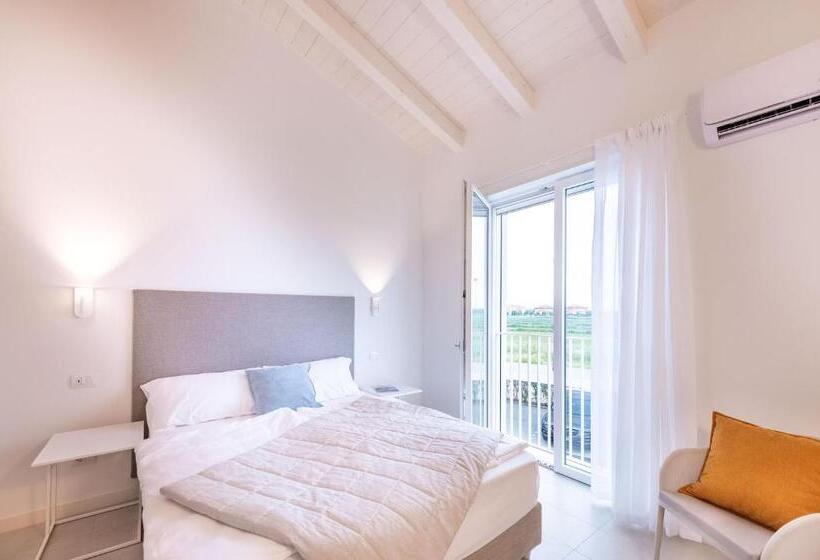 带1个卧室的带阳台的公寓, Pareus Beach Resort