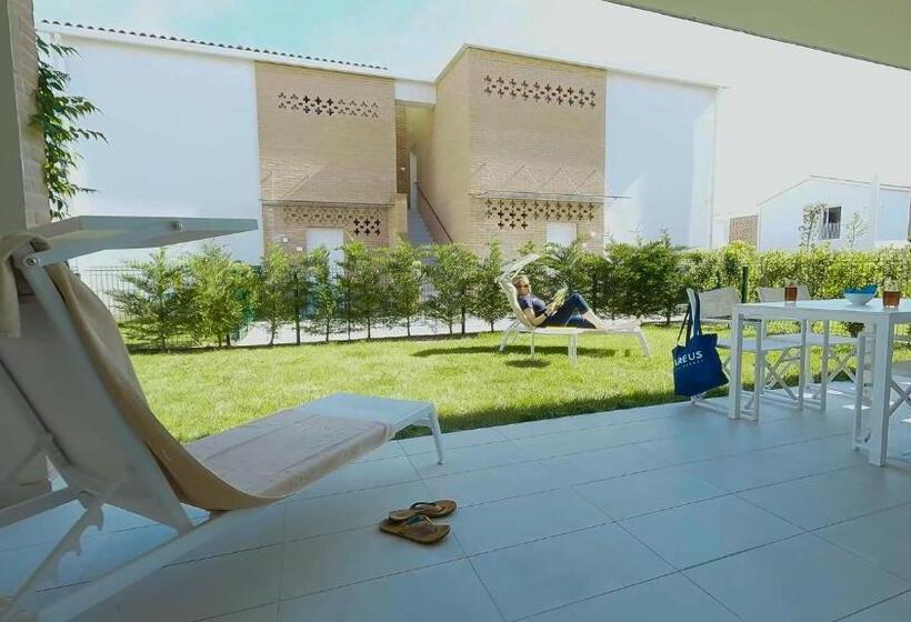 带花园景观及2个卧室的公寓, Pareus Beach Resort