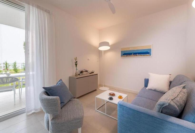 带花园景观及2个卧室的公寓, Pareus Beach Resort