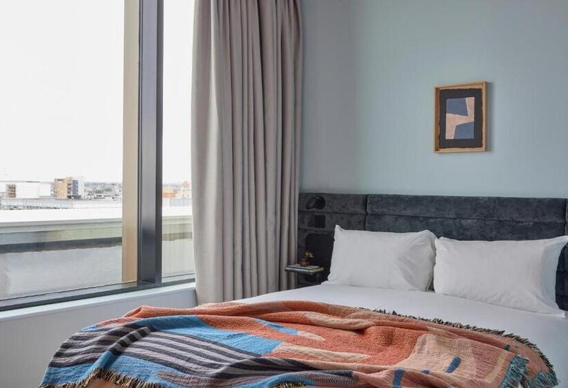 חדר סטודיו סטנדרד, Beckett Locke