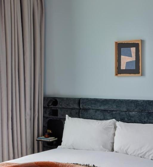 חדר סטודיו סטנדרד, Beckett Locke