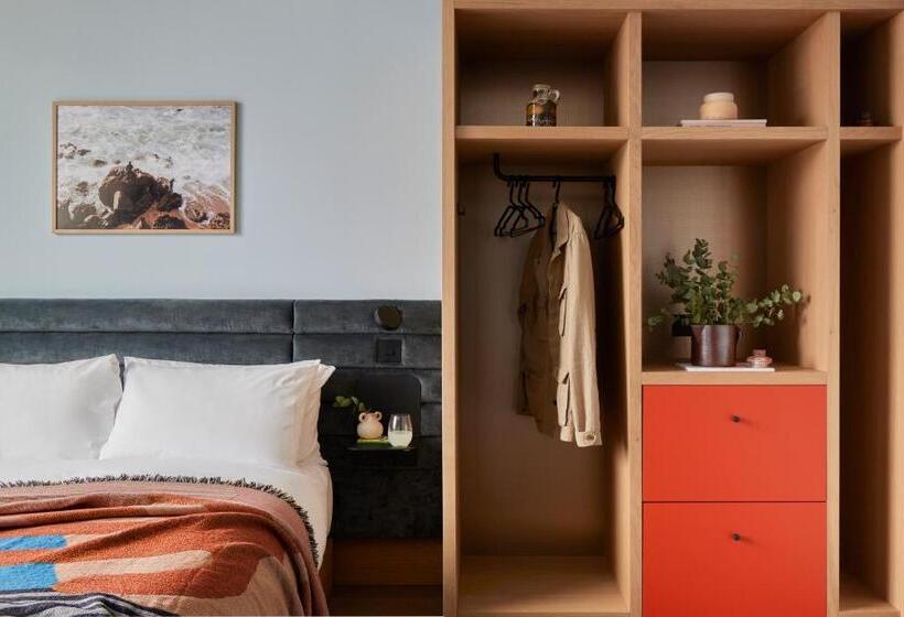 חדר סטודיו סטנדרד, Beckett Locke