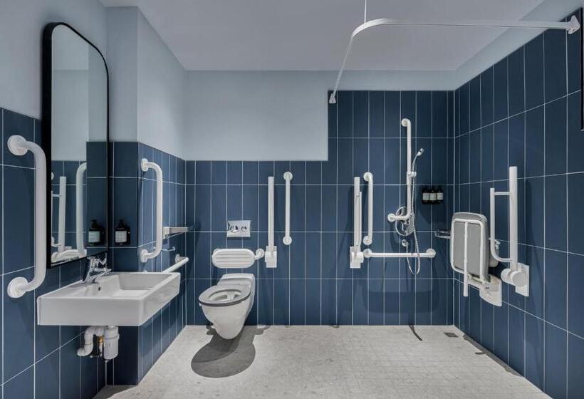 דירת חדר, Beckett Locke