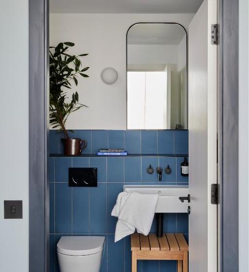 דירת שני חדרים, Beckett Locke