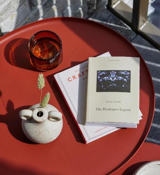 סוויטת 2 חדרי שינה, Beckett Locke