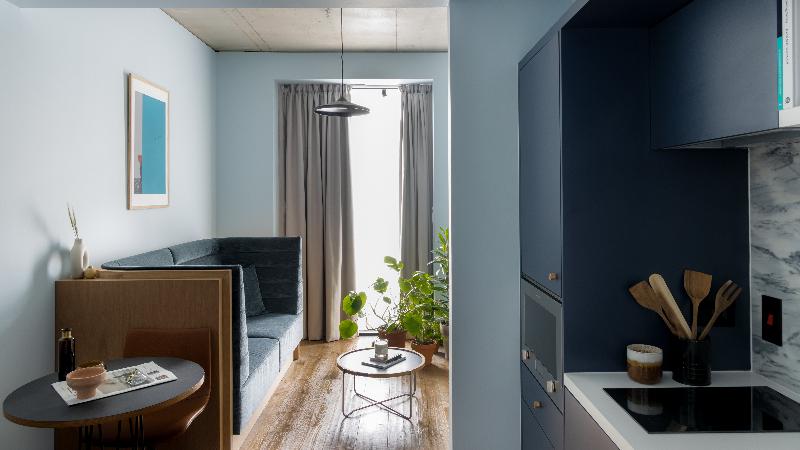 חדר סטודיו סטנדרד, Beckett Locke