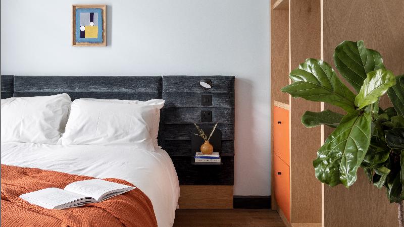 חדר סטודיו סטנדרד, Beckett Locke