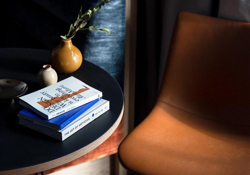 חדר סטודיו סטנדרד, Beckett Locke