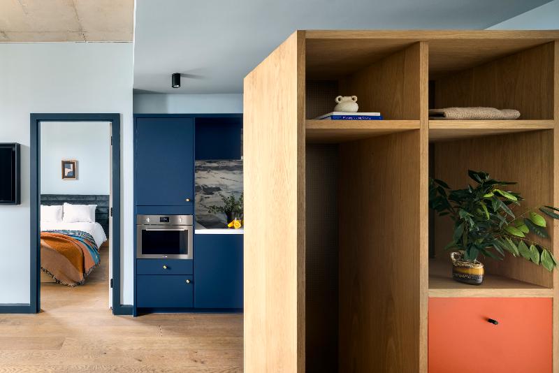 סוויטת 2 חדרי שינה, Beckett Locke