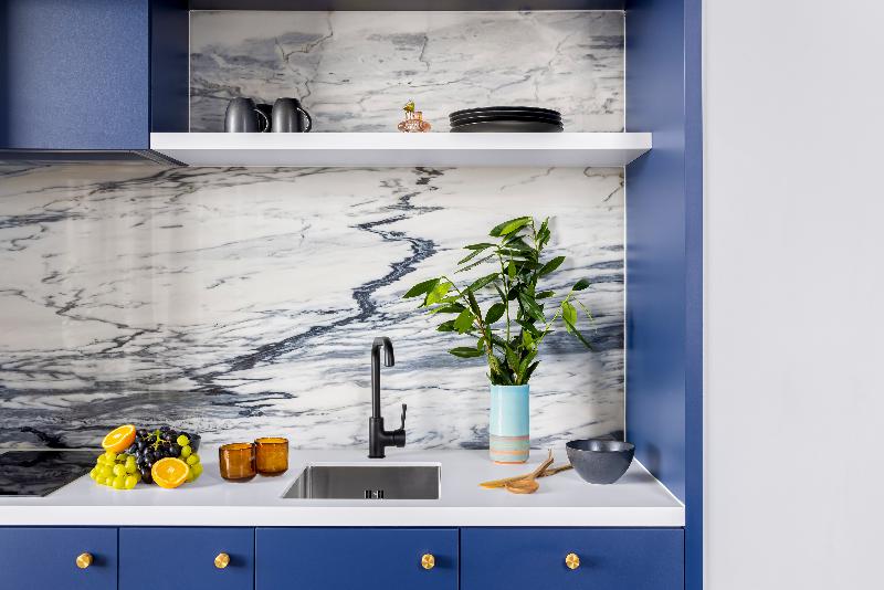 סוויטת 2 חדרי שינה, Beckett Locke